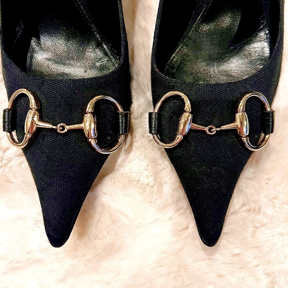 Gucci Women’s pumps. Classic GG logo. Black with gold hard wear. Size 8. - Picture 4 of 7
